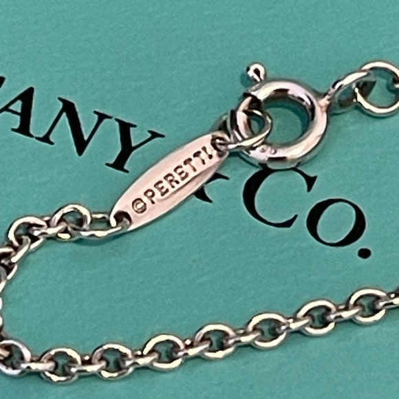 🤩HARD TO FIND🤩
100% Authentic Elsa Peretti Open Heart Bracelet, 11mm heart - Picture 4 of 12